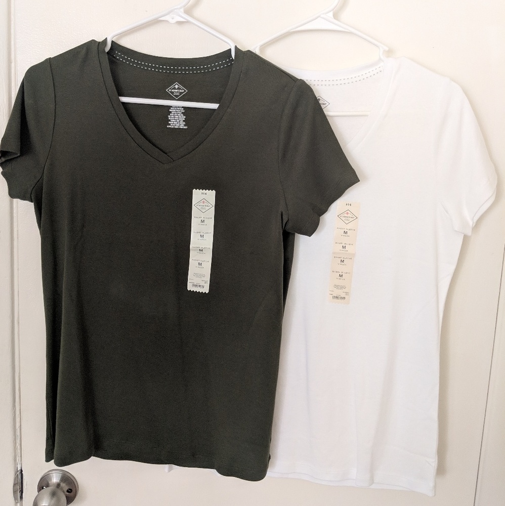 2 St John's Bay V-neck T-Shirts, M